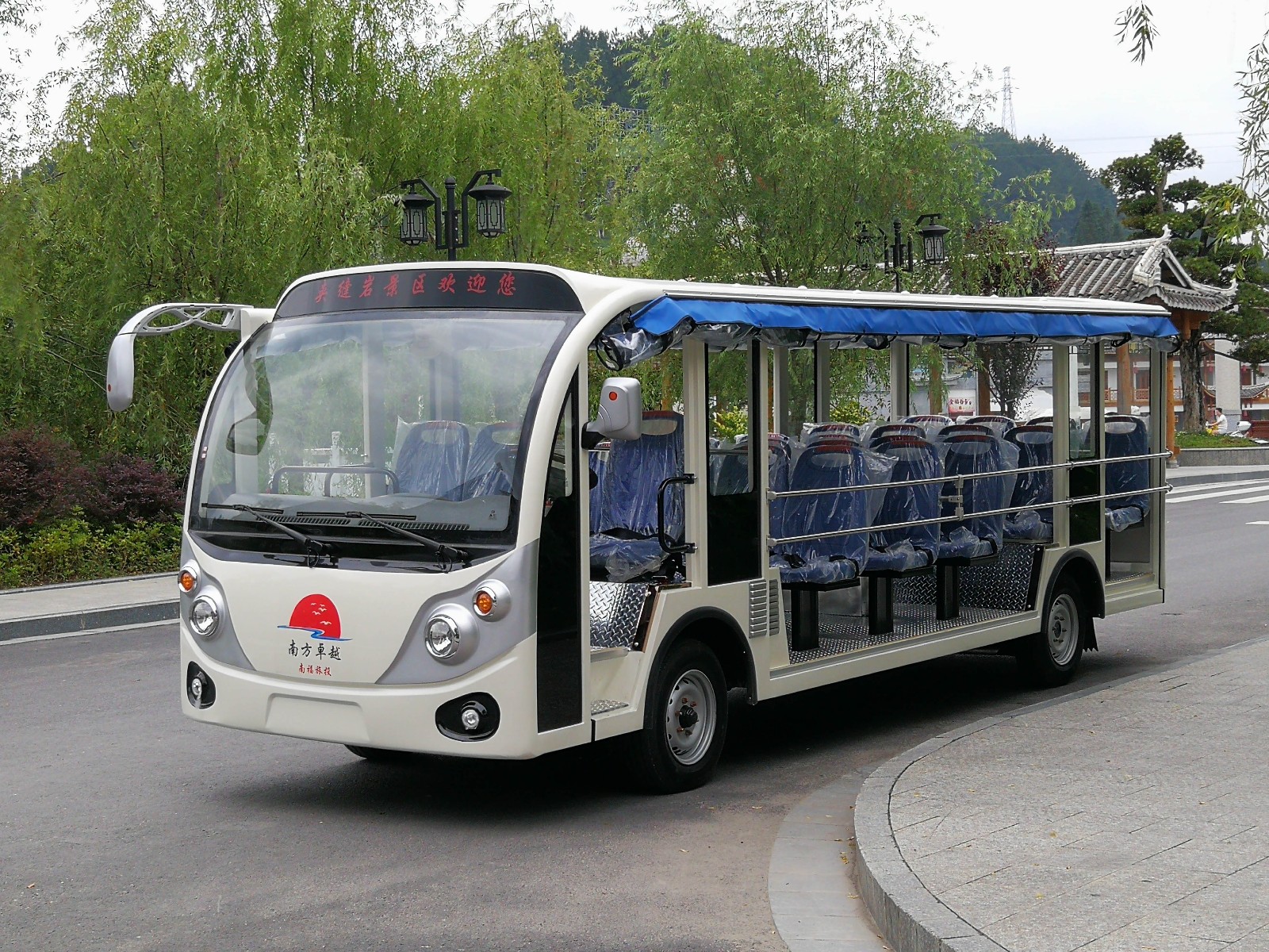 獨山夾縫巖風景區(qū)23座燃油觀光車